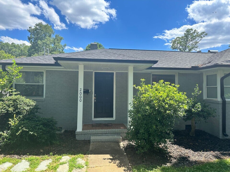 2000 Hopedale Ave in Charlotte, NC - Building Photo