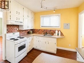 33 Woolwich St N in Breslau, ON - Building Photo - Building Photo