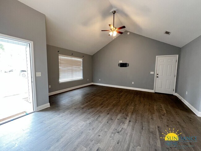 456 Apple Dr in Crestview, FL - Building Photo - Building Photo