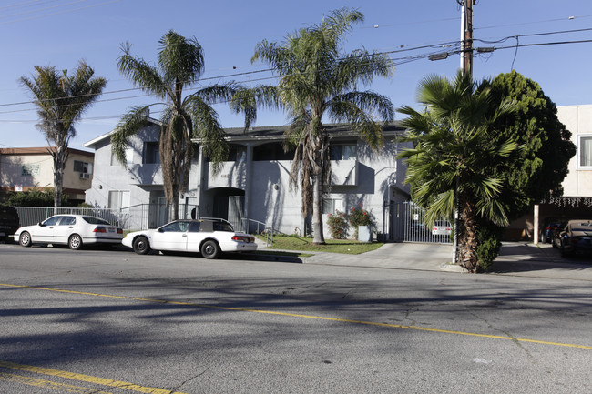 6545 Fulton Ave in Van Nuys, CA - Foto de edificio - Building Photo