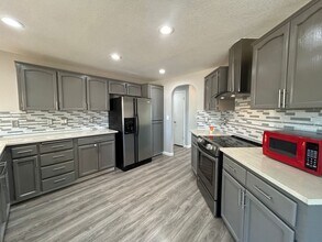 1824 SW Spence Ave in Troutdale, OR - Building Photo - Building Photo