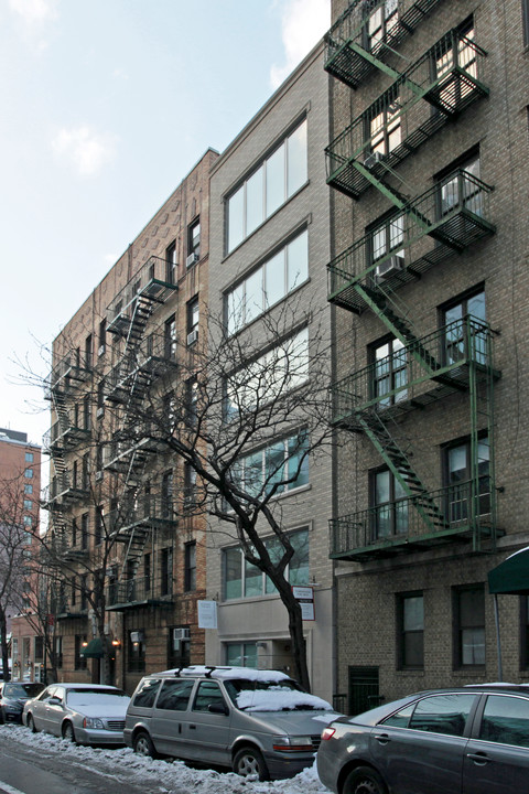 459 W 44th St in New York, NY - Building Photo