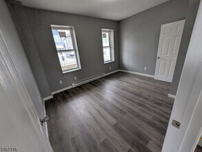 413 River Dr in Garfield, NJ - Building Photo - Building Photo