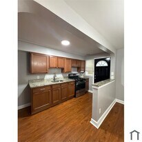 300 Leeanne Rd in Essex, MD - Building Photo