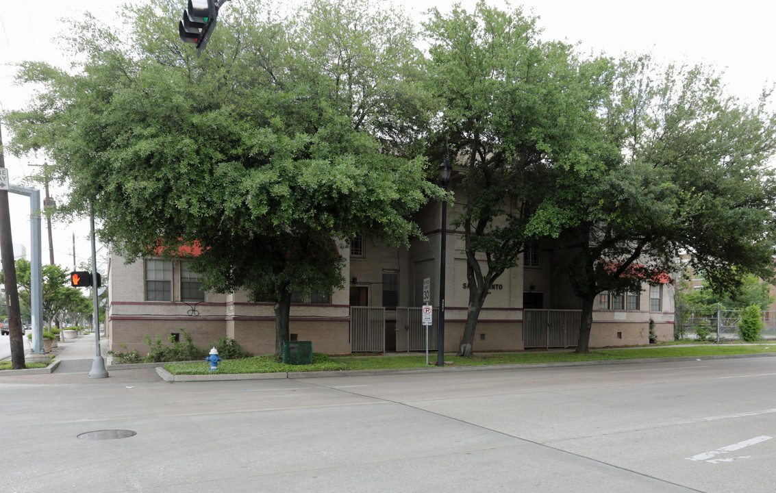 3118 San Jacinto St in Houston, TX - Foto de edificio