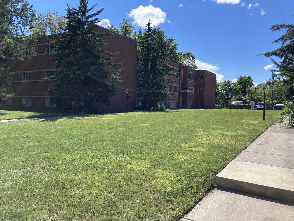 Carrollton Manor Apartments in Indianapolis, IN - Building Photo