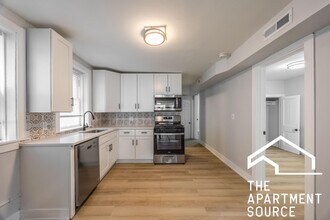 4340 W Shakespeare Ave, Unit G in Chicago, IL - Building Photo - Building Photo