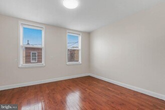 402 Hoffman St in Philadelphia, PA - Building Photo - Building Photo