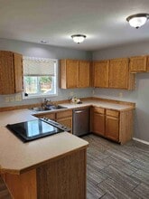 1926 SW Reindeer Ave in Redmond, OR - Building Photo - Building Photo