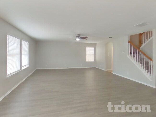 517 Zapata Cir in New Braunfels, TX - Foto de edificio - Building Photo