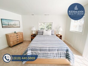 2404 Chatsworth Blvd in San Diego, CA - Foto de edificio - Building Photo