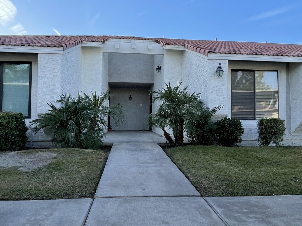 43376 Cook St in Palm Desert, CA - Building Photo