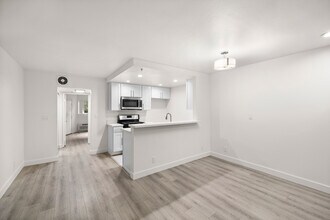 Rodeo Apartments in Los Angeles, CA - Building Photo - Building Photo