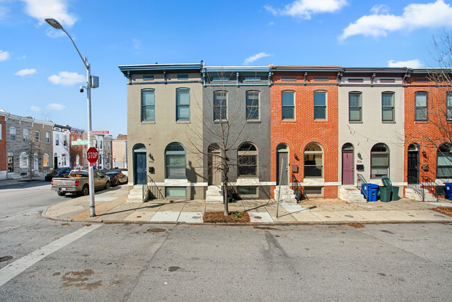 property at 902 N Montford Ave