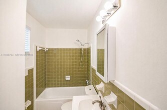 7190 W 11th Ct in Hialeah, FL - Building Photo - Building Photo