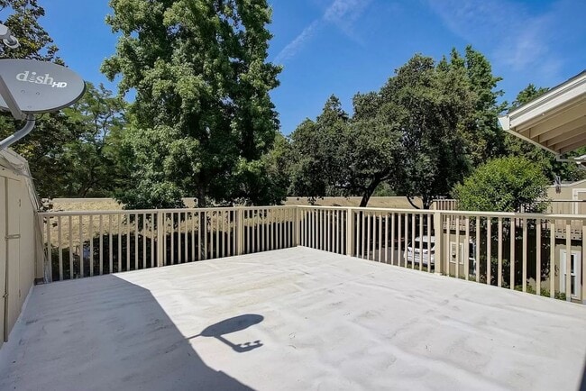 7959 La Riviera Dr in Sacramento, CA - Building Photo - Building Photo