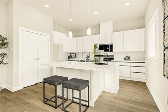 706 Savonna in Houston, TX - Building Photo - Building Photo