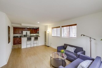 3957 Nobel Dr in San Diego, CA - Building Photo - Building Photo