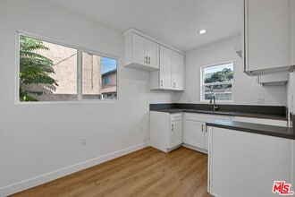 222 E Vernon Ave in Los Angeles, CA - Building Photo - Building Photo