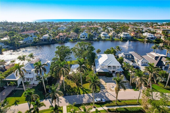 678 E Lake Dr in Naples, FL - Building Photo - Building Photo