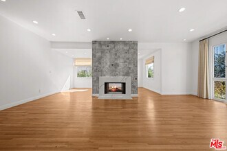 500 Smithwood Dr in Beverly Hills, CA - Building Photo - Building Photo