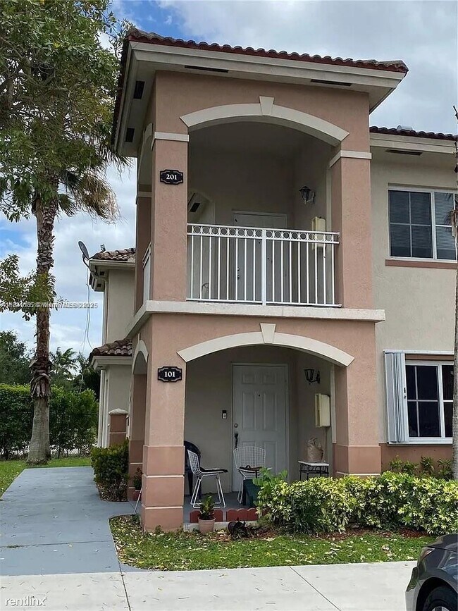 2731 SE 12th Pl in Homestead, FL - Building Photo - Building Photo