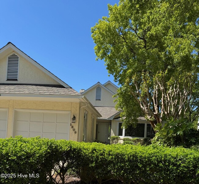 property at 1808 Glen Eagles Ln