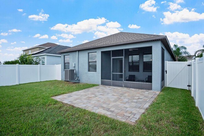 1819 Redmond Brook Ln in Ruskin, FL - Building Photo - Building Photo