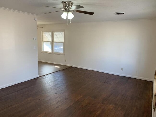 2121 E Eucalyptus Ave in Enid, OK - Building Photo - Building Photo