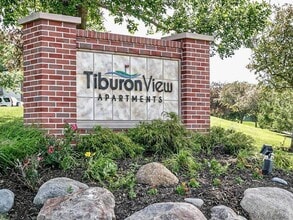 Tiburon View Apartments in Omaha, NE - Foto de edificio - Building Photo