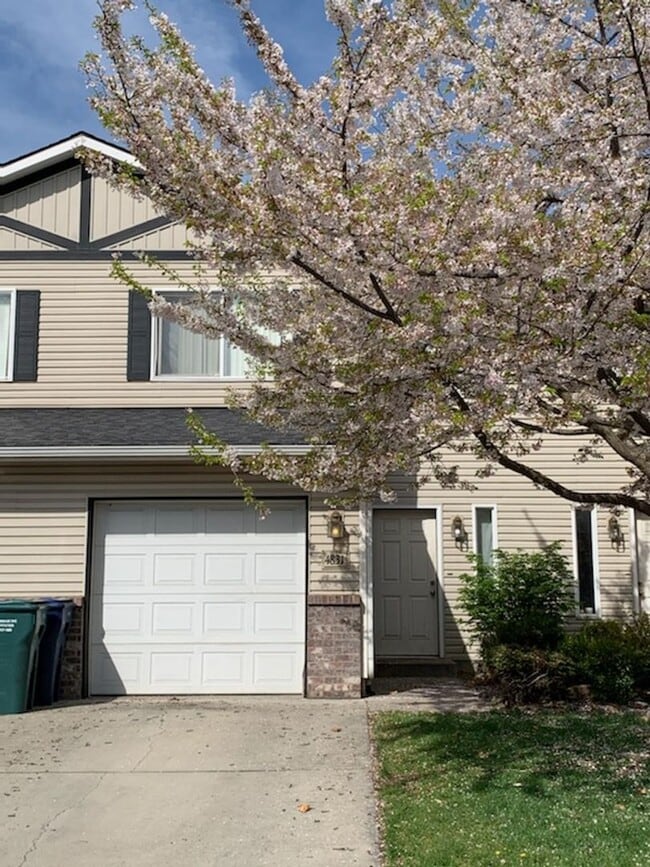 property at 4831 N Jasmine Ln