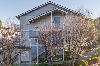362 Alida Way in South San Francisco, CA - Foto de edificio - Building Photo