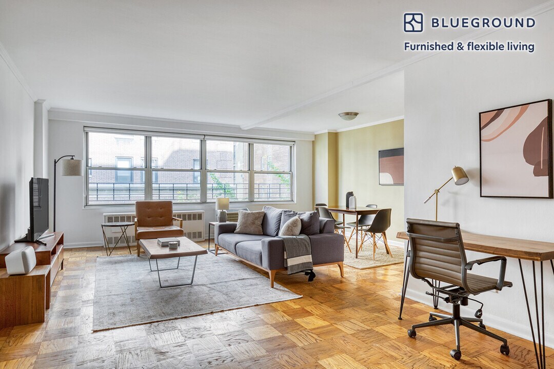 210 W 89th St in New York, NY - Building Photo