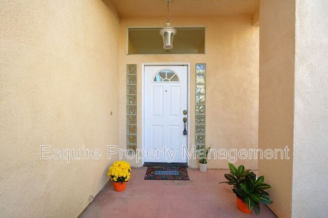 93 Azusa Ave in Ventura, CA - Building Photo - Building Photo