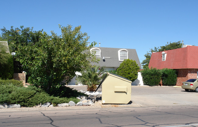 5239 Fairbanks Dr in El Paso, TX - Foto de edificio - Building Photo