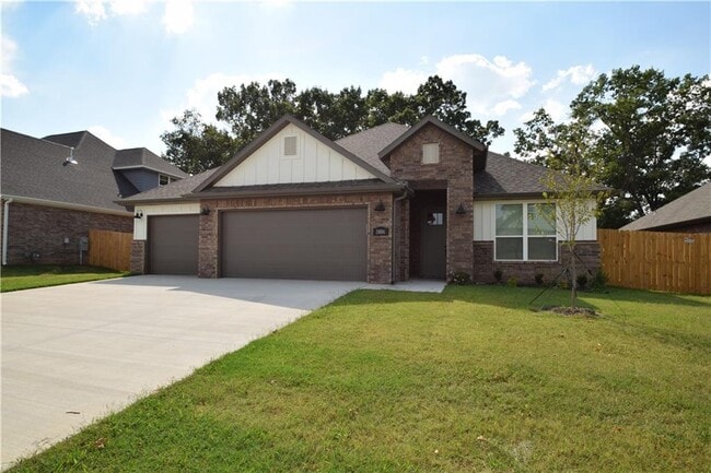 property at 3806 SW Pinecrest Dr