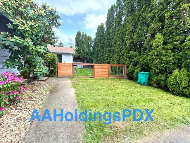 2312 NE Lombard St in Portland, OR - Building Photo - Building Photo