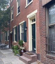 935 Lombard St, Unit 203 in Philadelphia, PA - Building Photo