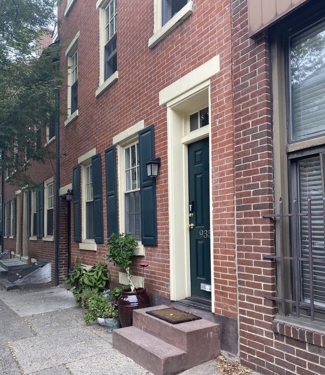 935 Lombard St, Unit 203