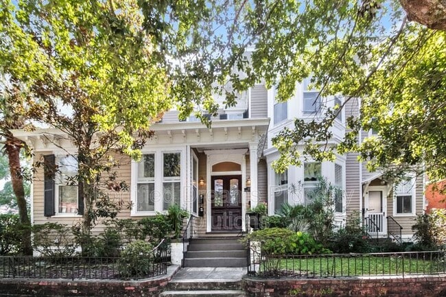 property at 205 S 5th Ave