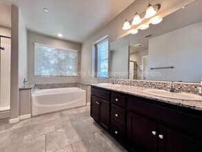 3682 Friendship Ln in Clovis, CA - Building Photo - Building Photo