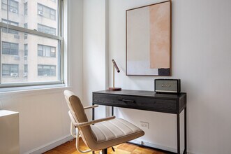 420 E 80th St in New York, NY - Foto de edificio - Building Photo