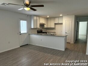 10110 Asta Trl in San Antonio, TX - Foto de edificio - Building Photo