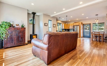 19544 SW Century Dr in Bend, OR - Building Photo - Building Photo