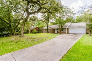 9753 Tappenbeck Dr in Houston, TX - Building Photo