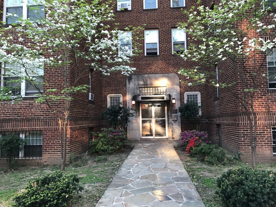 1731 28th St SE in Washington, DC - Building Photo