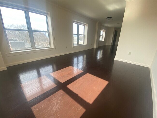 120 Mountfort St, Unit 502 in Boston, MA - Building Photo - Building Photo