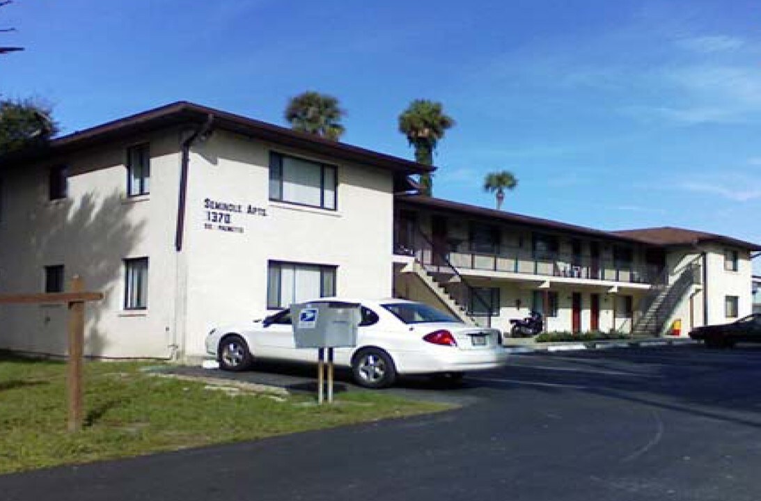 Seminole Apartments in Daytona Beach, FL - Foto de edificio