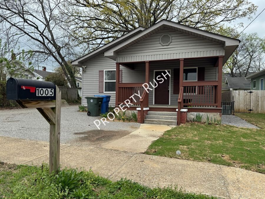 1005 S Hickory St in Chattanooga, TN - Building Photo