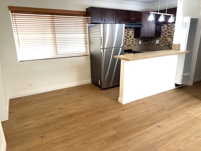 128 13th St, Unit Apt. AB in Seal Beach, CA - Building Photo - Building Photo